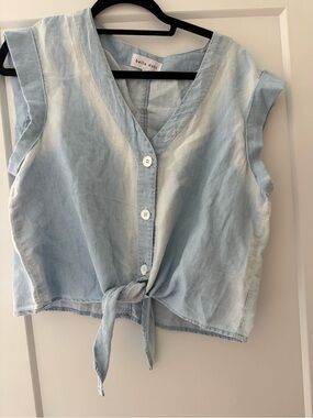 NWOT-Bella Dahl Pale Blue and White Tie-Front Sleeveless Button Top Size Large